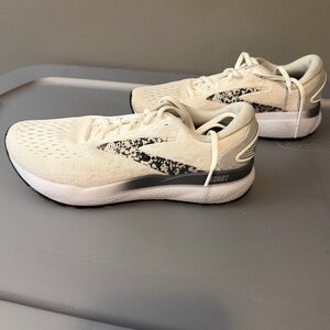 Brooks women's Ghost 16 Running shoes size 8.5
